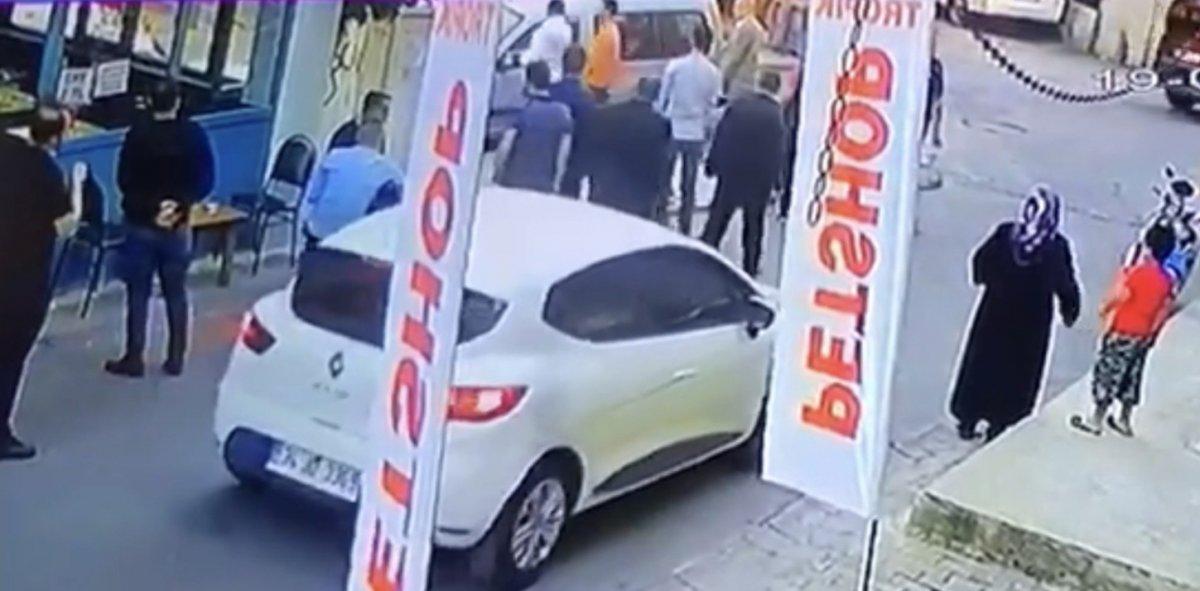 Beyoğlu’nda, tartışma sırasında yerden seken kurşunla yaralandı