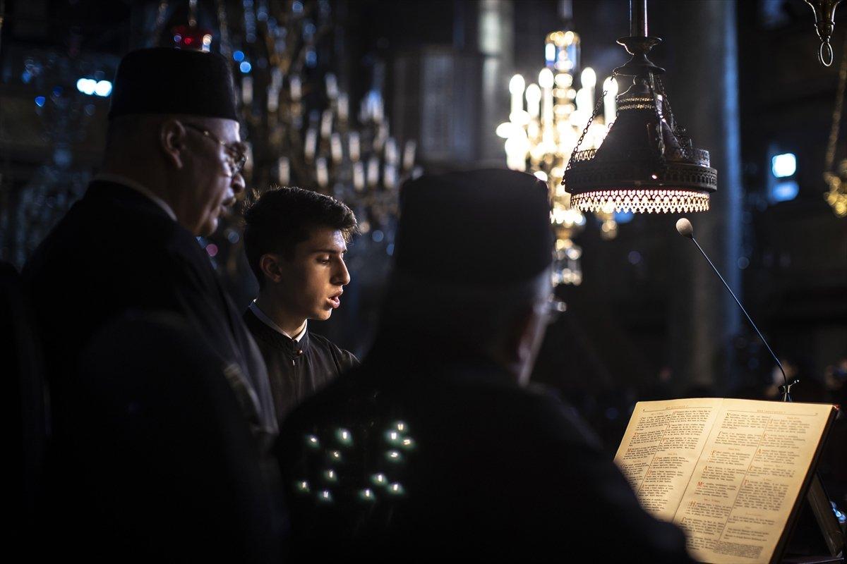 Kuzguncuk'ta haç çıkarma töreni yapıldı