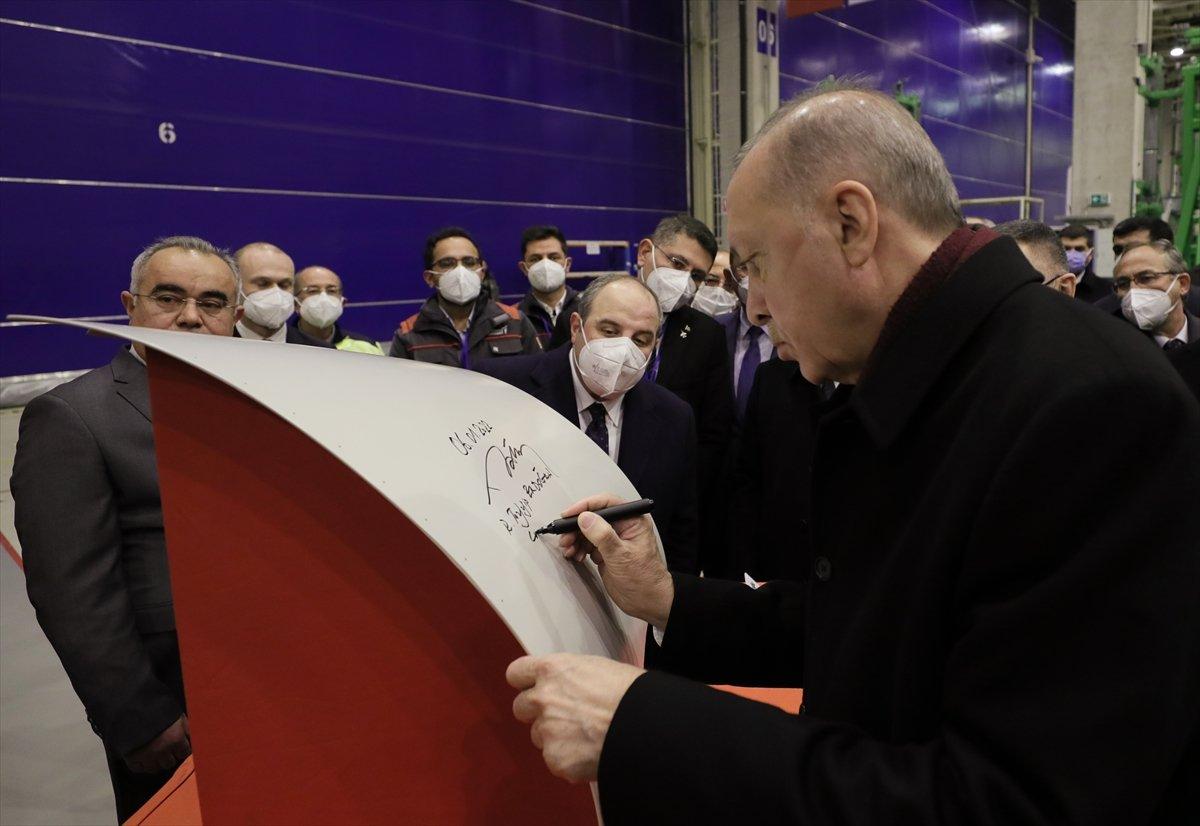 Cumhurbaşkanı Erdoğan, yerli üretim helikopterlerle poz verdi