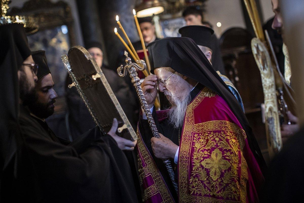 Kuzguncuk'ta haç çıkarma töreni yapıldı