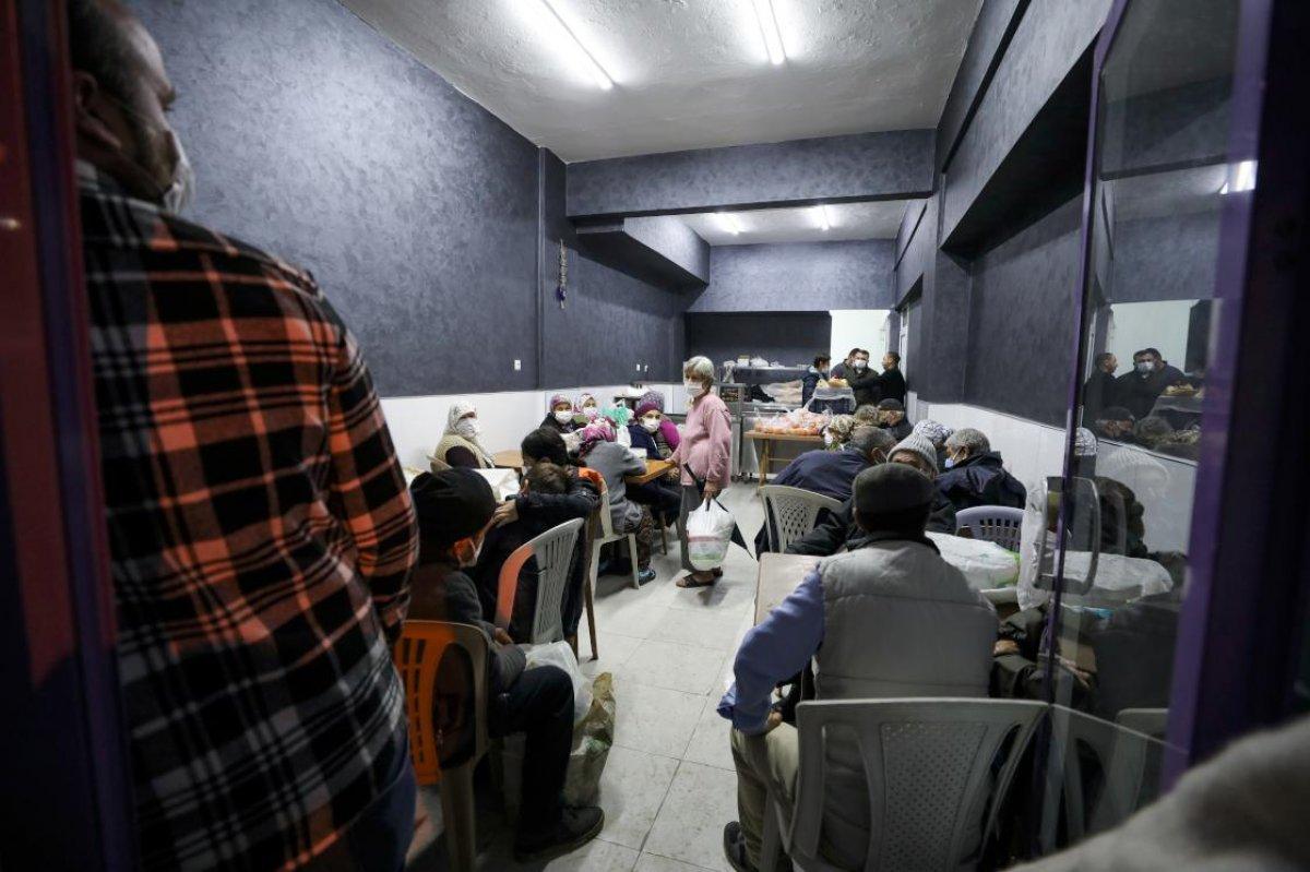 İzmir'de kurdukları aşeviyle 300 kişiyi doyuran iki esnaf, barınma evi açacak