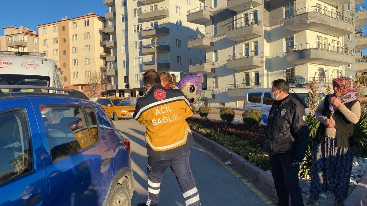 Niğde’de trafik kazası: Arka camdan yola fırladılar