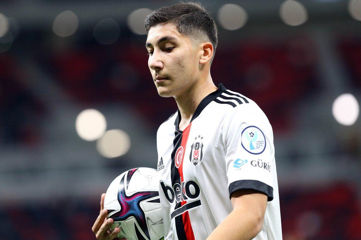 Emirhan İlkhan, futboluyla alkış aldı