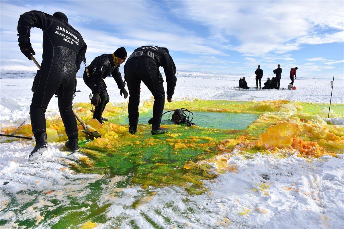 Çıldır Gölü'nde su altı komandoları dalış gerçekleştirdi