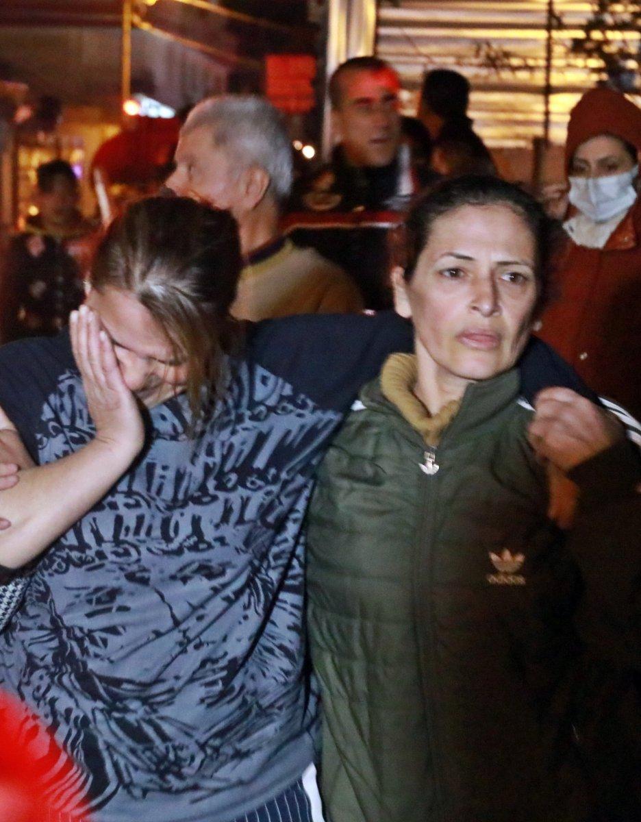 Antalya'da yangında her şeylerini kaybeden ailenin yüzü, yapılan yardımlarla güldü