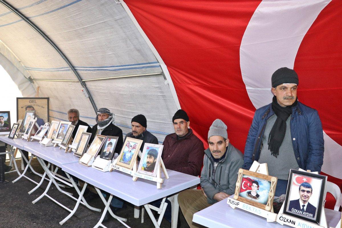 Evlat nöbetindeki anne: Evlat hasretinden içimiz yanıyor