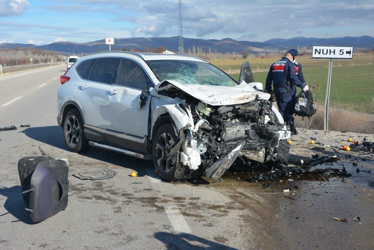 Afyonkarahisar'da iki otomobil çarpıştı: 1 ölü, 3 yaralı