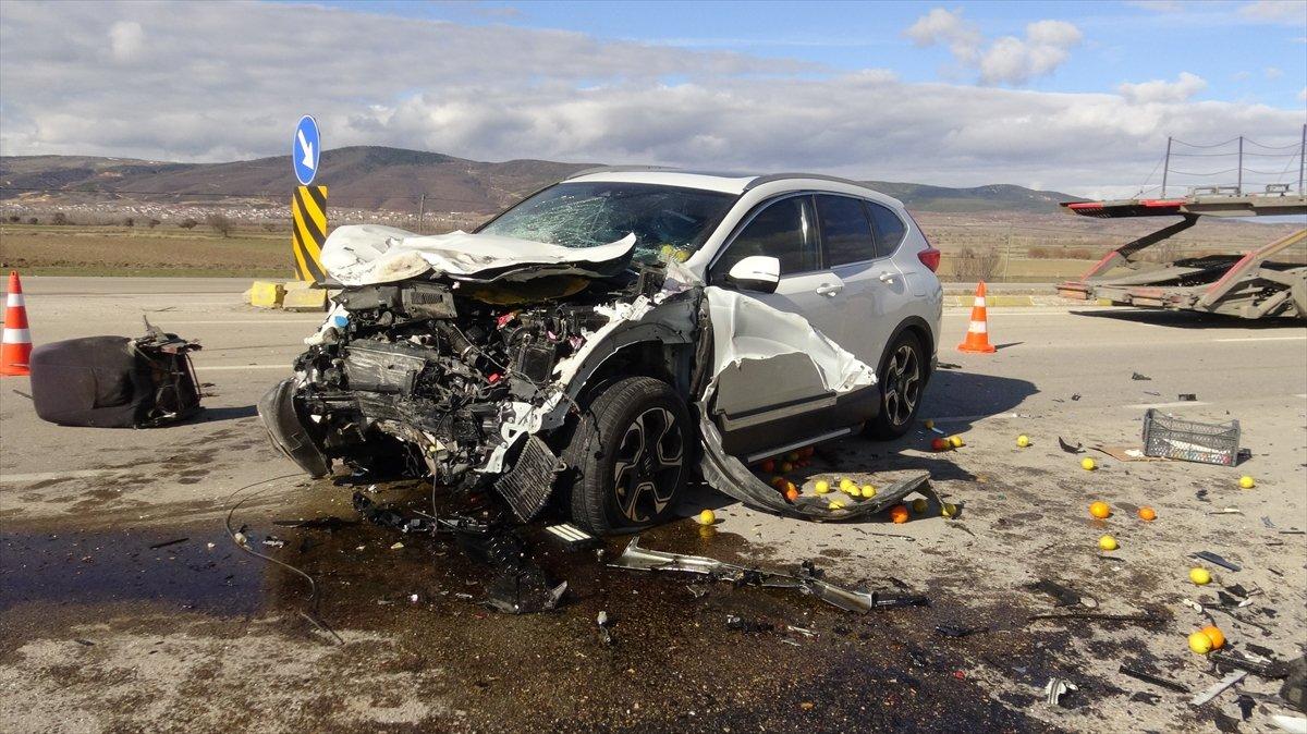 Afyonkarahisar'da iki otomobil çarpıştı: 1 ölü, 3 yaralı