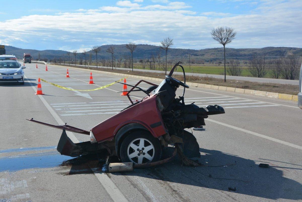Afyonkarahisar'da iki otomobil çarpıştı: 1 ölü, 3 yaralı