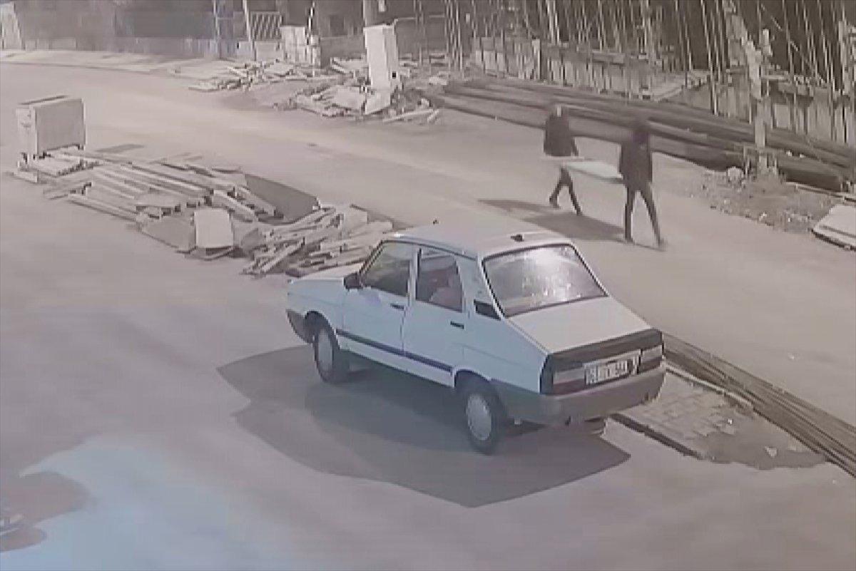 Şanlıurfa'da okul kapısının çalınma anı kamerada