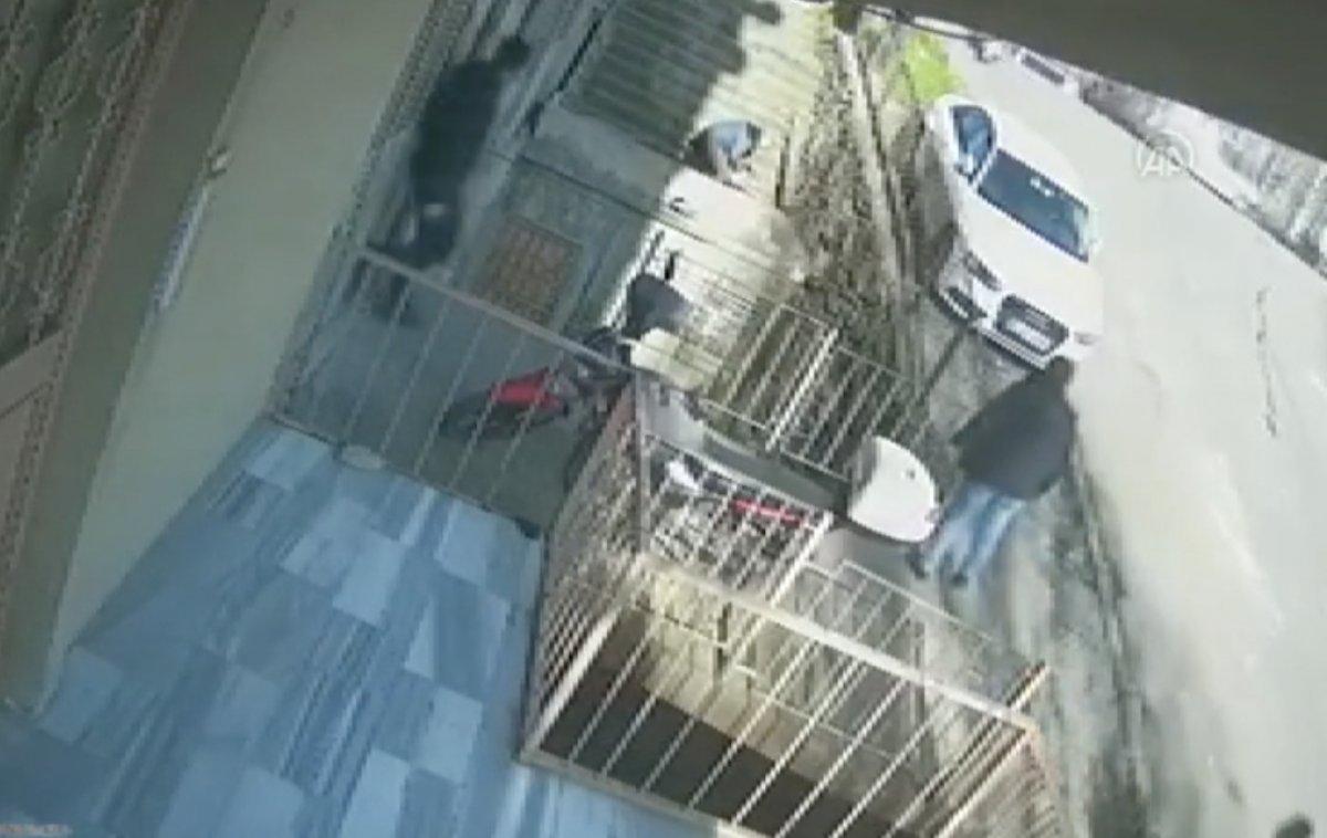 İstanbul'da çocuğun balkondan düşme anı kamerada