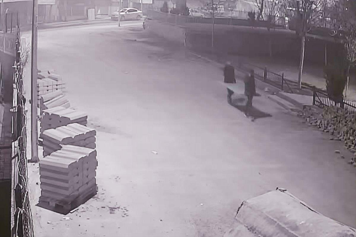 Şanlıurfa'da okul kapısının çalınma anı kamerada