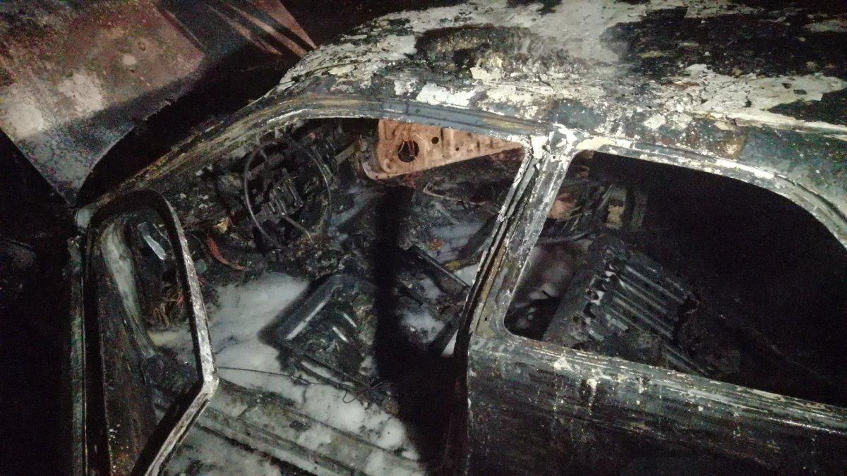 Kocaeli'de 4 kişilik aile, yanan araçlarından son anda çıktı