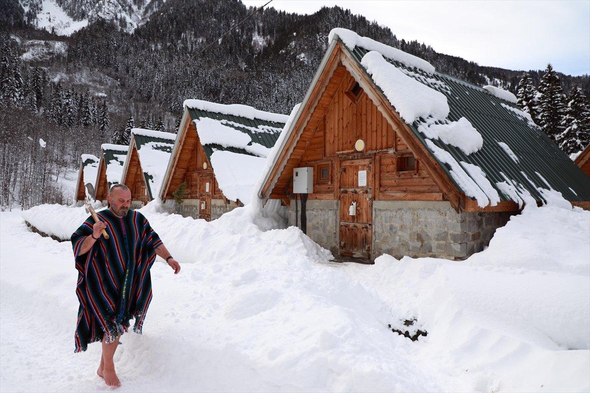 Rize'nin Kaçkarlı Viking'i, yaz kış doğada yaşamaktan vazgeçmiyor