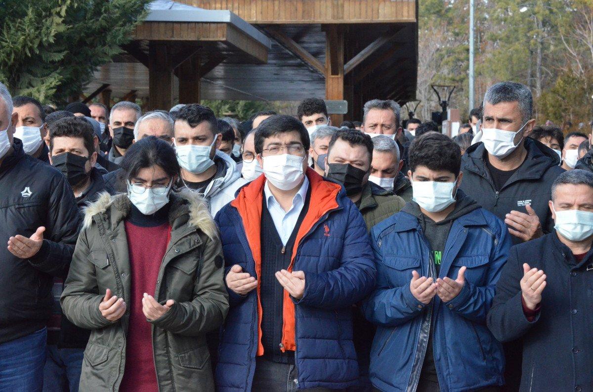 Ankara'da koronavirüsten ölen aile hekimi toprağa verildi