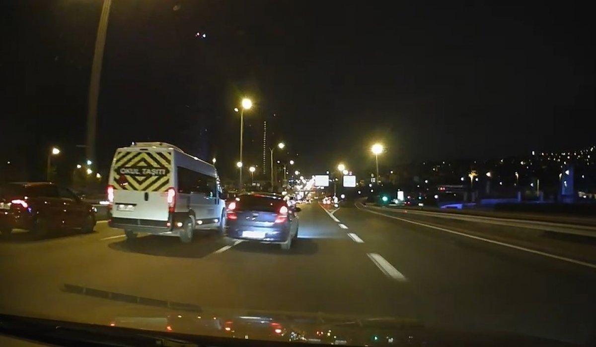 Maltepe'de makas atarken bariyerlere daldı, aracı bırakıp kaçtı