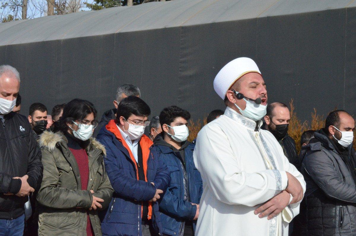 Ankara'da koronavirüsten ölen aile hekimi toprağa verildi