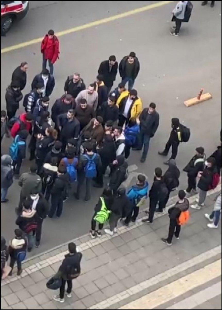 Diyarbakır'da liselilerin kavgasına esnaf müdahale etti