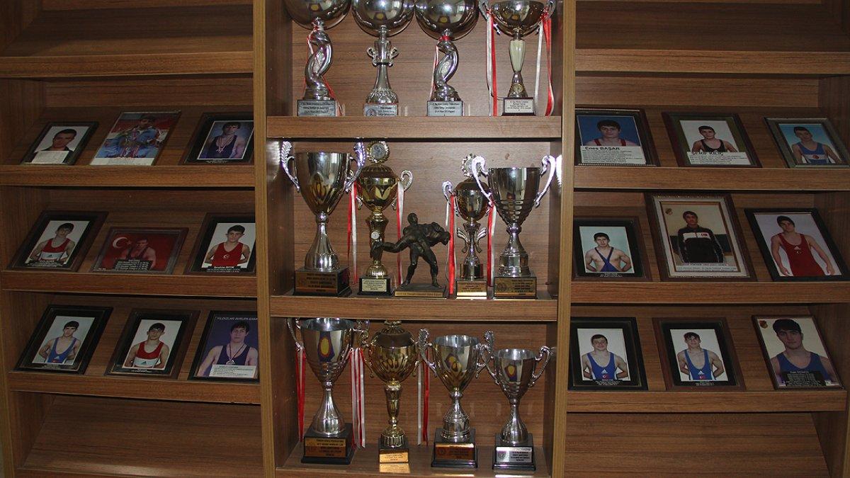 Türk güreşinin babası Yaşar Doğu, ölüm yıl dönümünde anılıyor