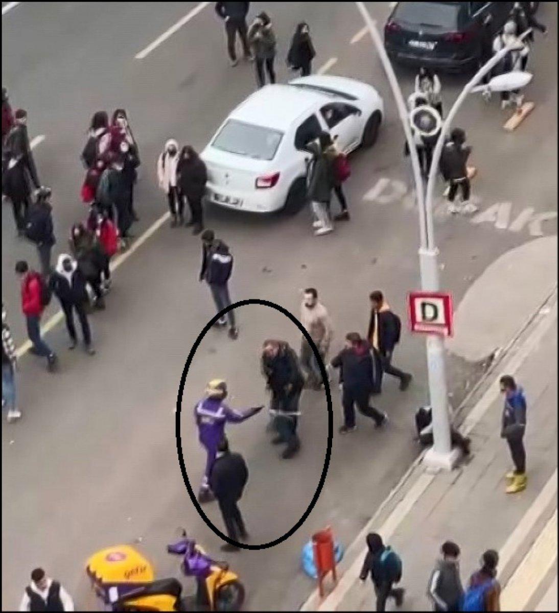 Diyarbakır'da liselilerin kavgasına esnaf müdahale etti