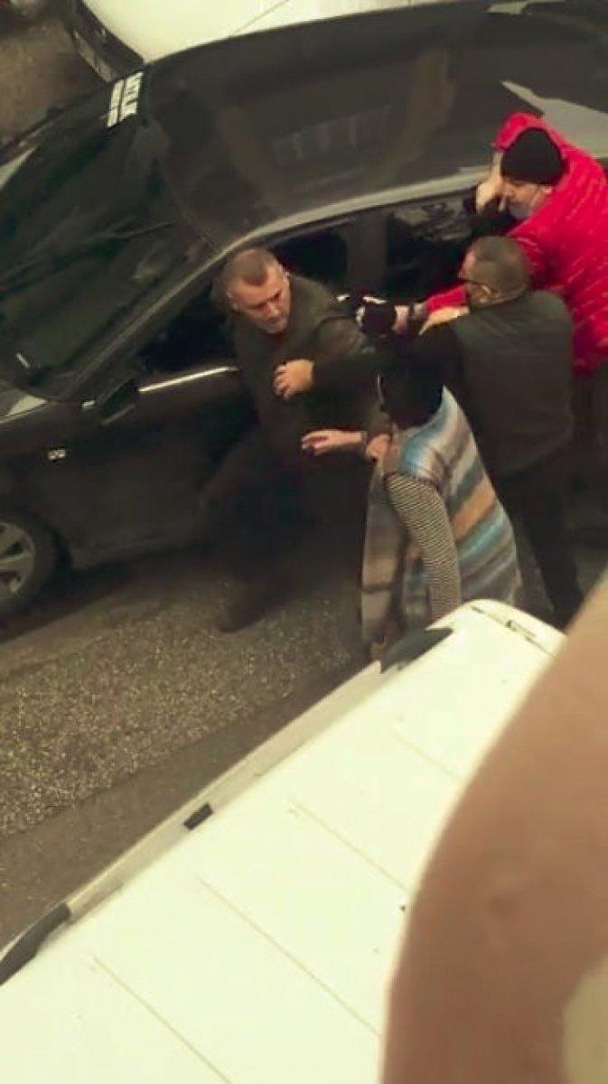 Antalya'da hapis cezası olan şahsın ailesi polise zorluk çıkardı