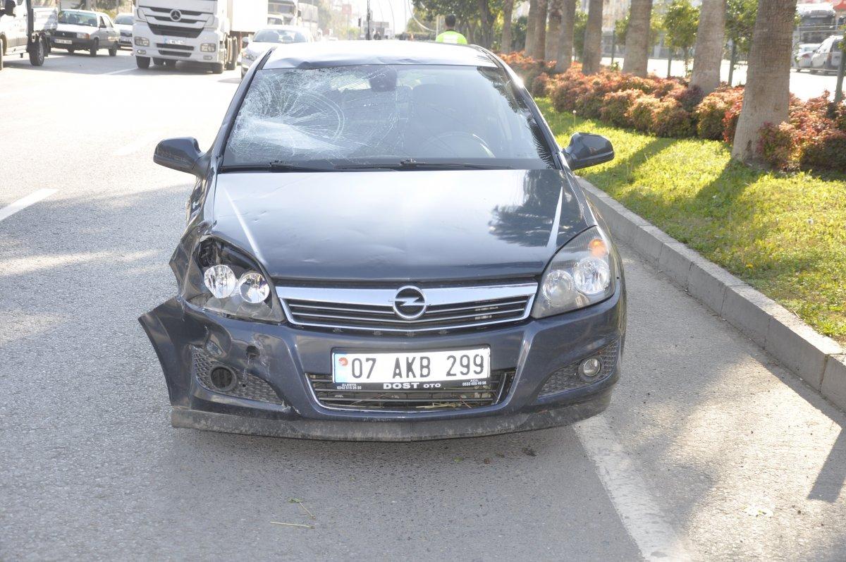 Antalya'da 'doğum' yolunda kaza: Genç babaya otomobil çarptı