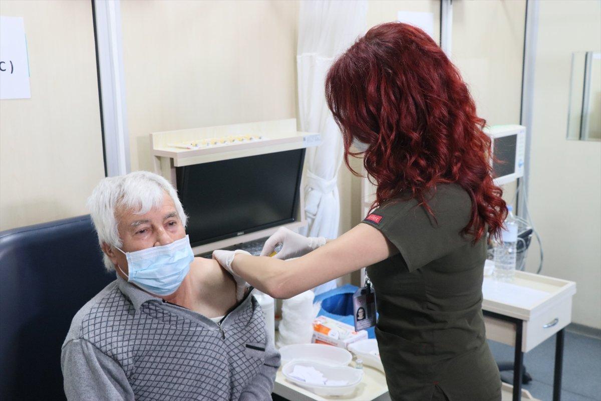 Yerli aşı TURKOVAC, tüm komisyonlardan geçti