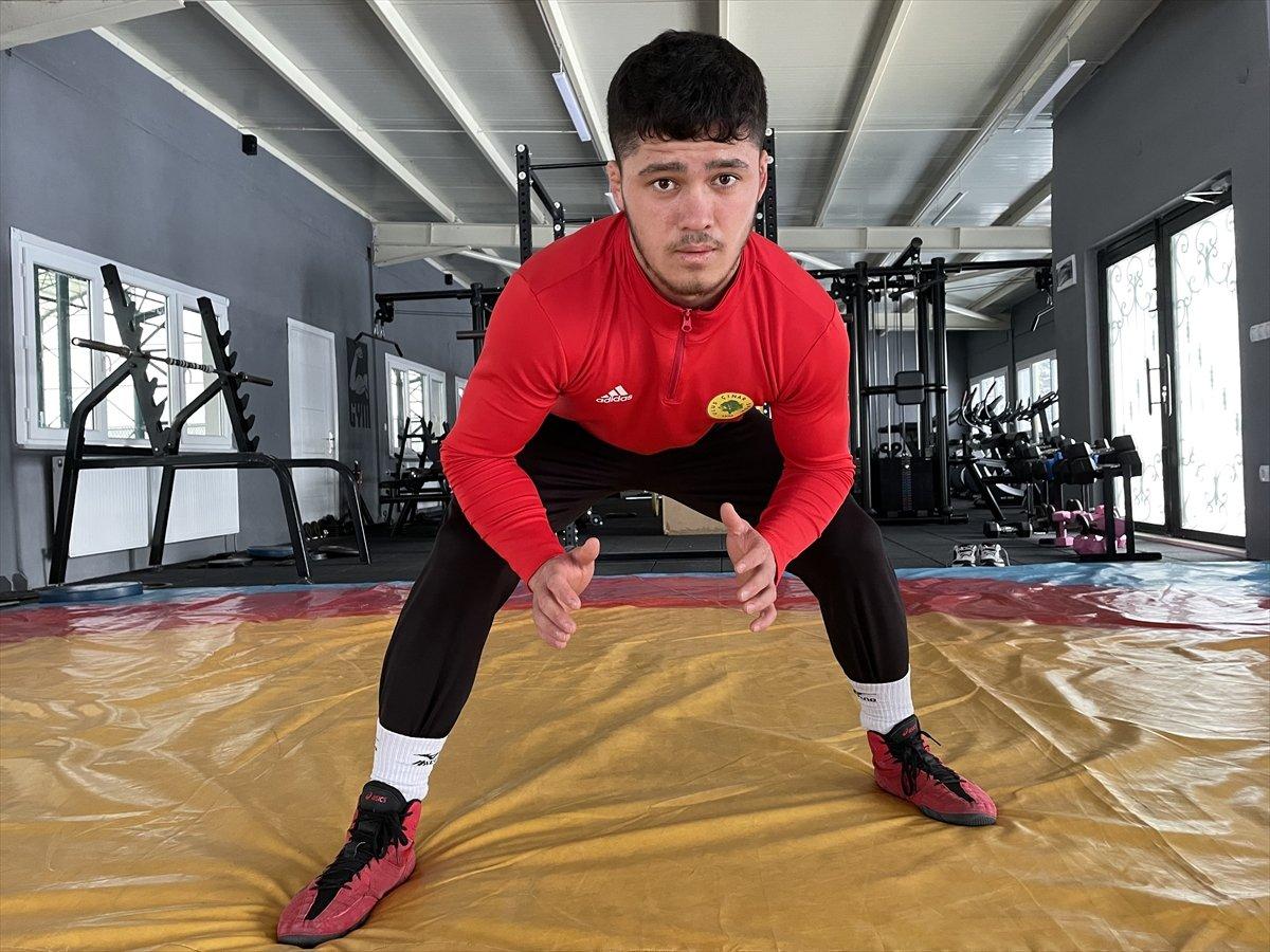 İşitme engelli milli güreşçi Ahmet Erfidan, olimpiyatları hedefledi