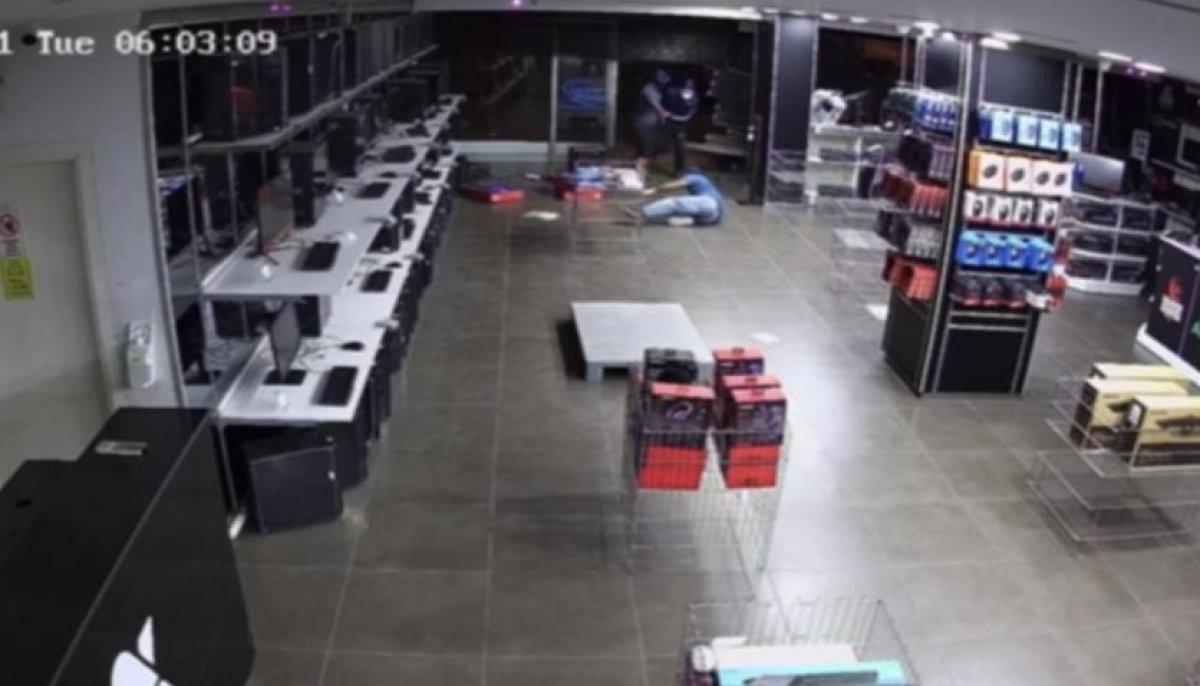 Kağıthane’deki teknoloji mağazasında soygun