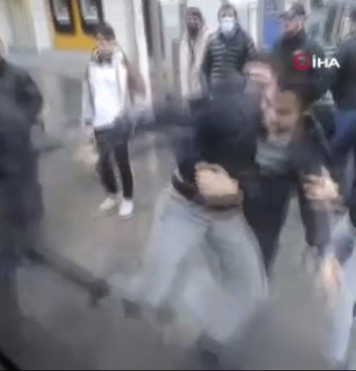 Esenyurt'ta yer kalmayınca yolcu almayan minibüs şoförüne darp