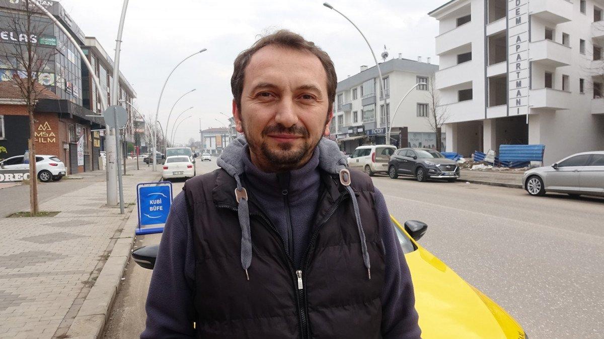 Düzce’de, taksi şoförünün kendisine yol veren sürücüye teşekkürü