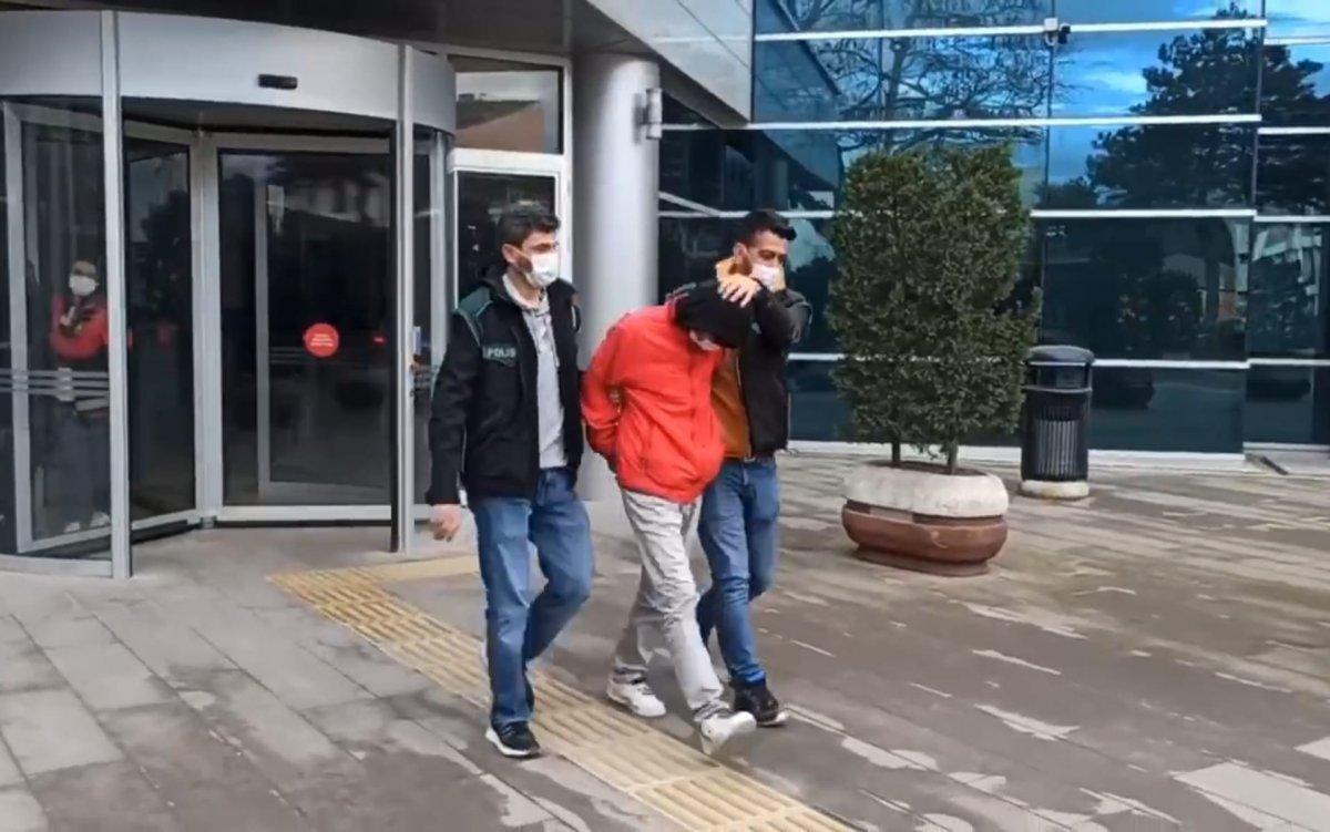 Bursa’da, canlı yayın açıp uyuşturucu kullanan 2 kişi yakalandı