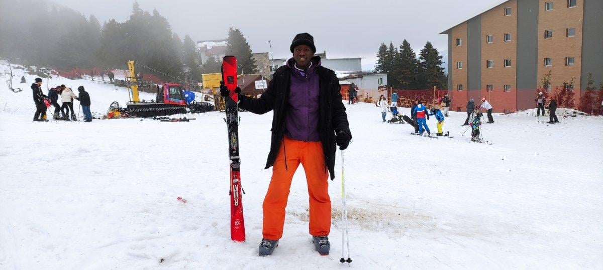 Uludağ'a gelen Afrikalı öğrencinin kar sevinci