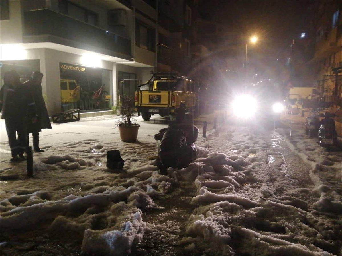 Marmaris'te dolu yağışı, tüm ilçede etkili oldu