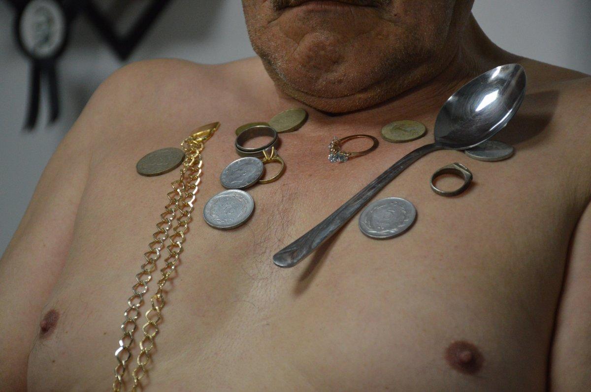 Sakarya'da mıknatıs adamı görenler şaşırıyor