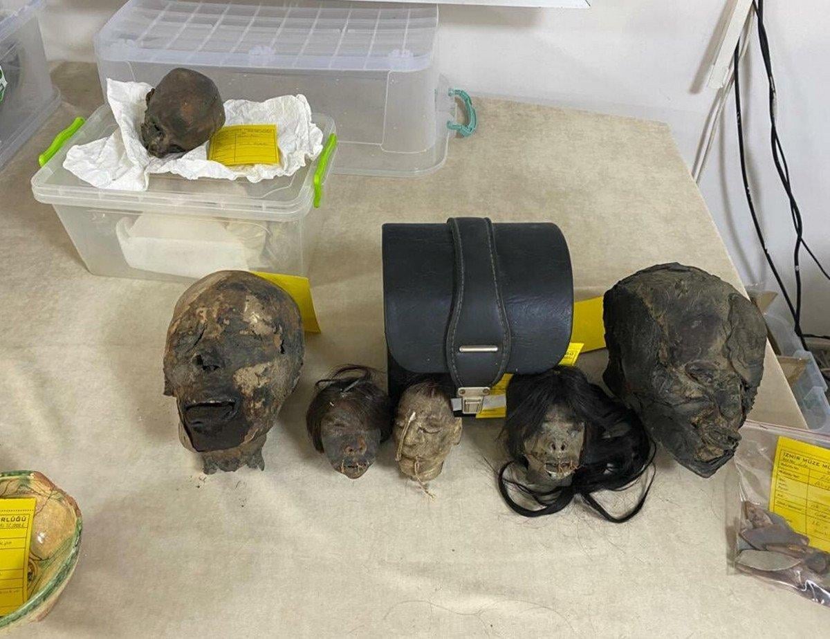 İzmir'de bulunan tsantsaların dudaklarındaki iplerin gizemi çözüldü