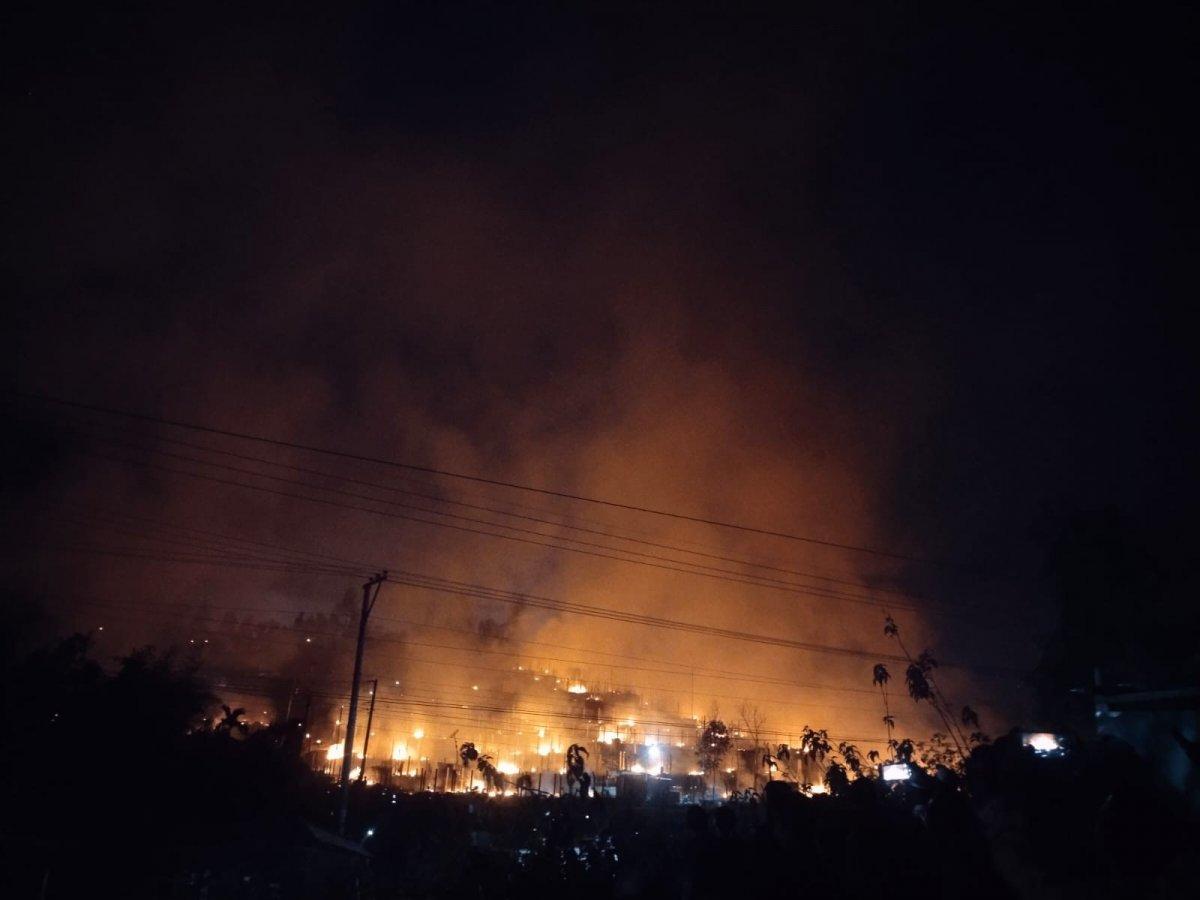 Bangladeş’te Arakanlı Müslümanların yaşadığı kampta yangın