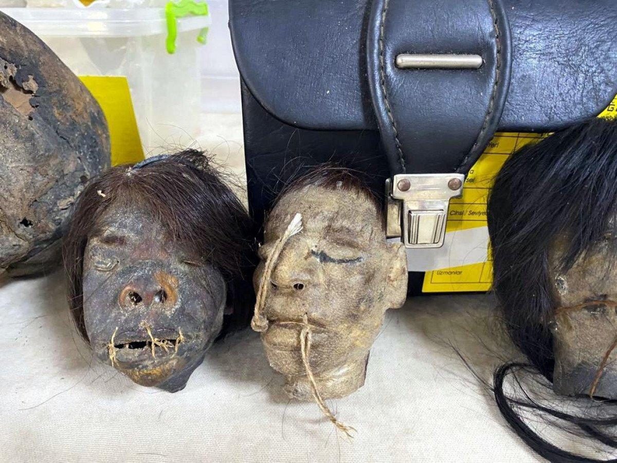 İzmir'de bulunan tsantsaların dudaklarındaki iplerin gizemi çözüldü