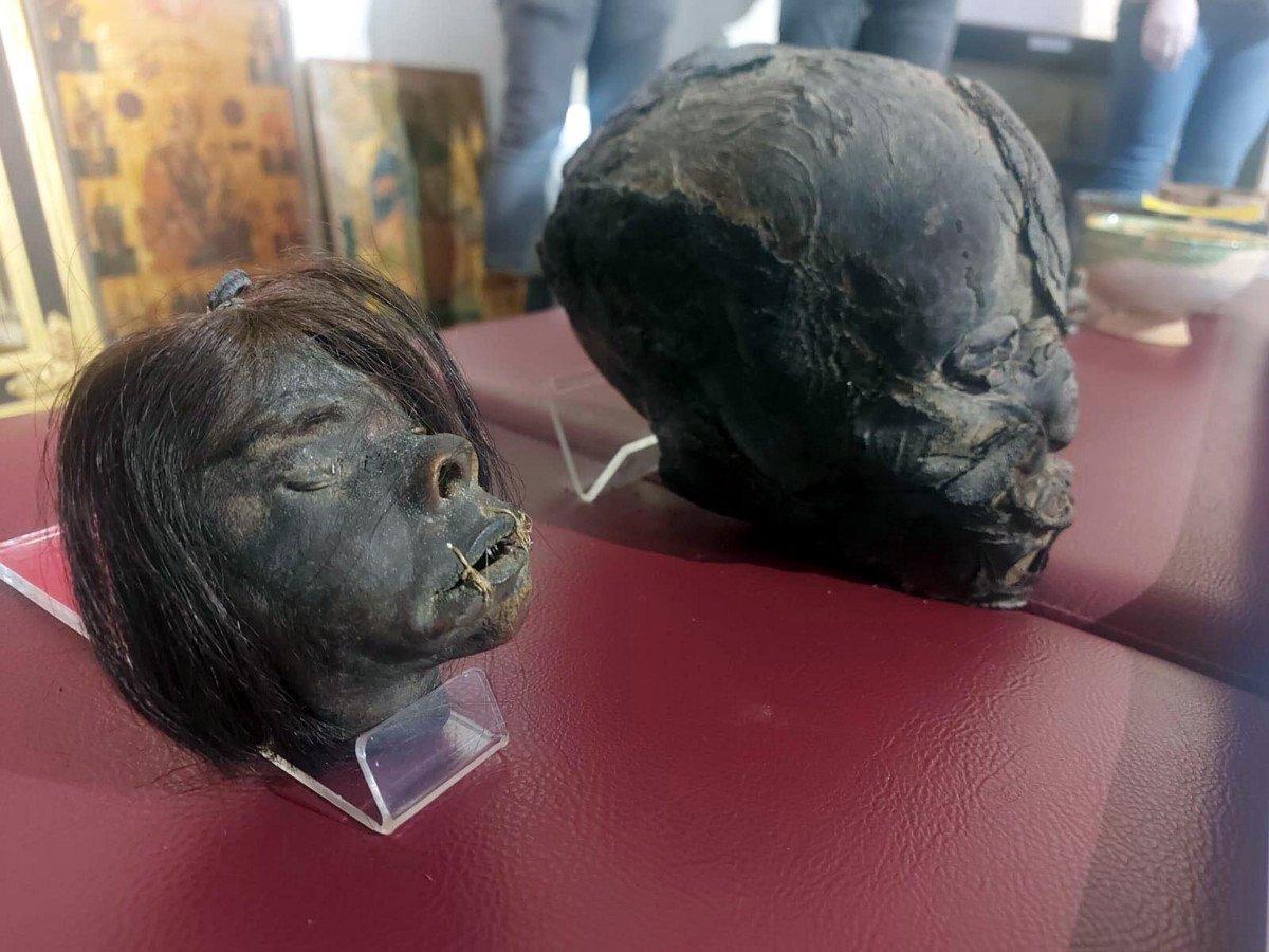 İzmir'de bulunan tsantsaların dudaklarındaki iplerin gizemi çözüldü