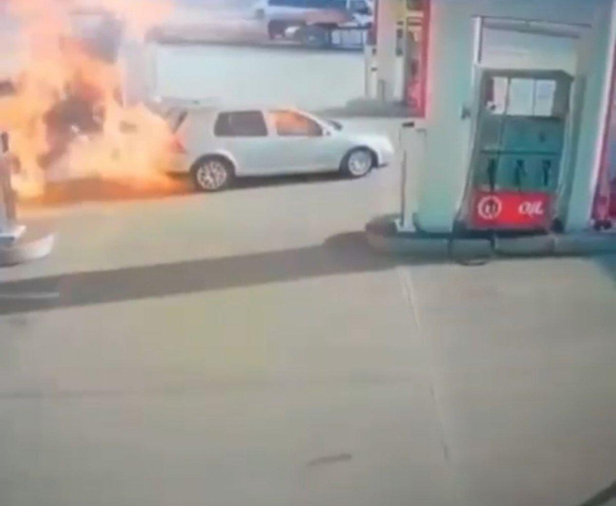Batman’da, akaryakıt istasyonunda otomobil alev alev yandı
