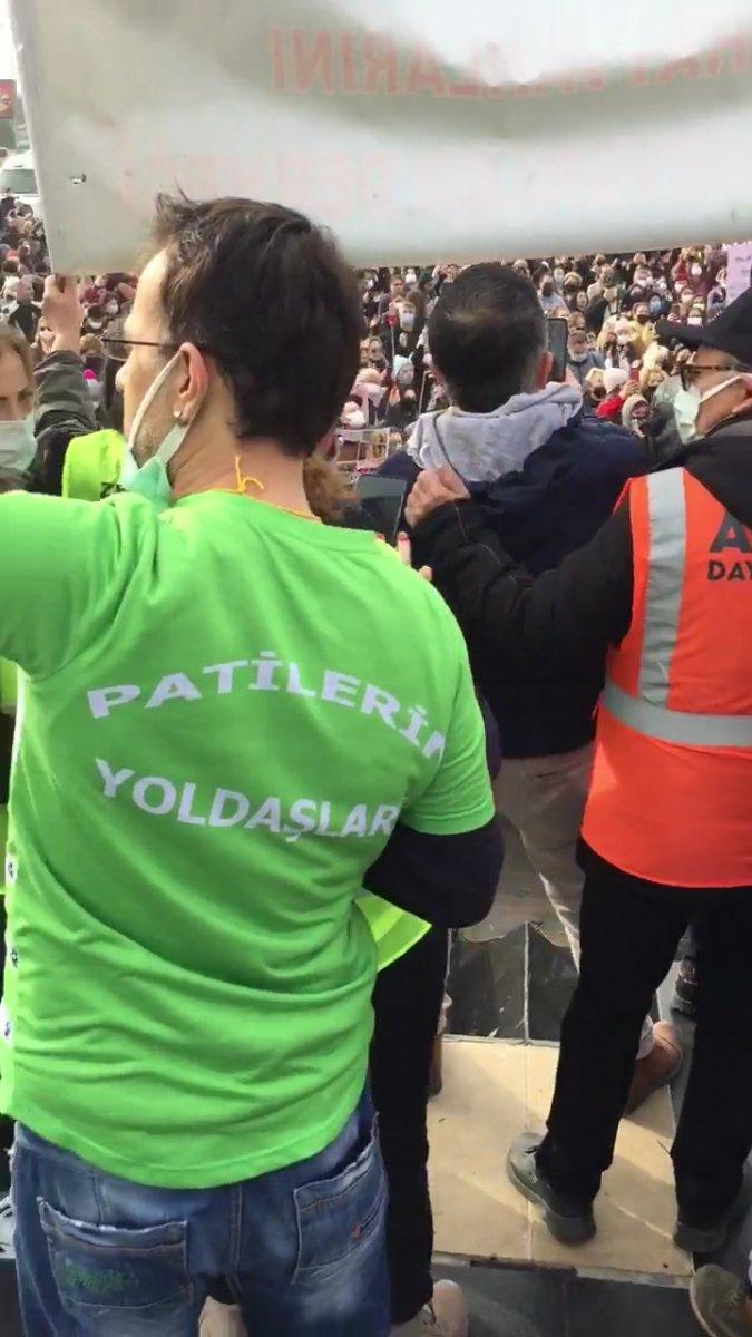 İstanbul'da sokak köpekleri için eylem yaptılar