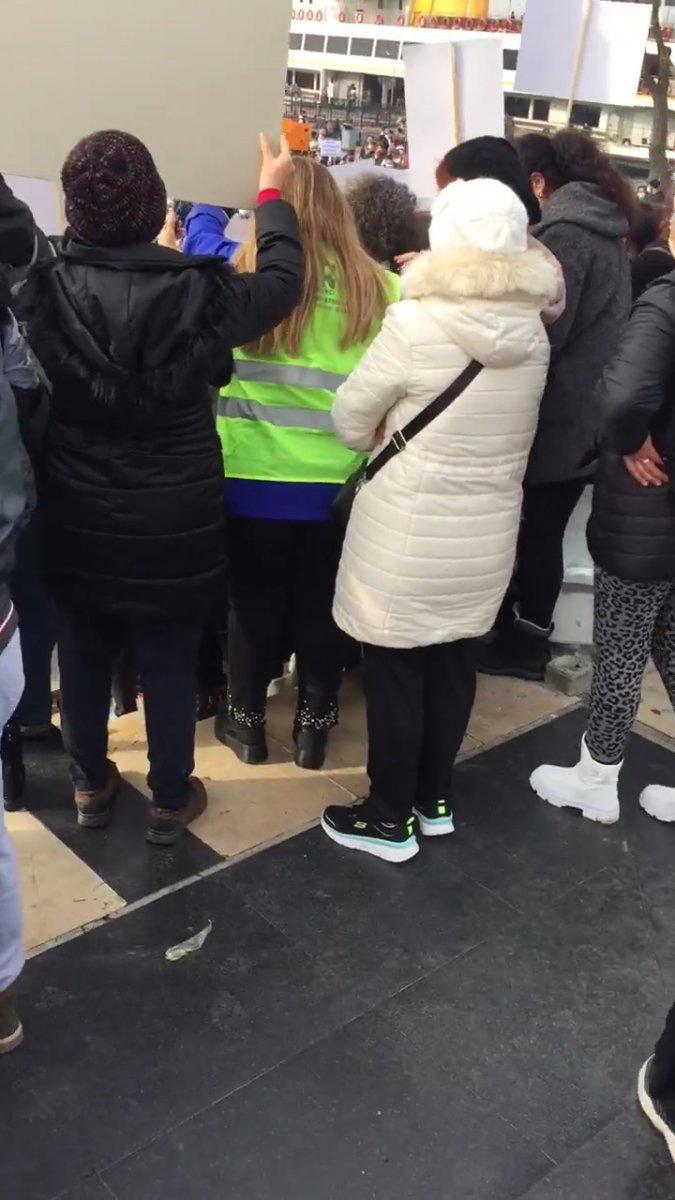 İstanbul'da sokak köpekleri için eylem yaptılar