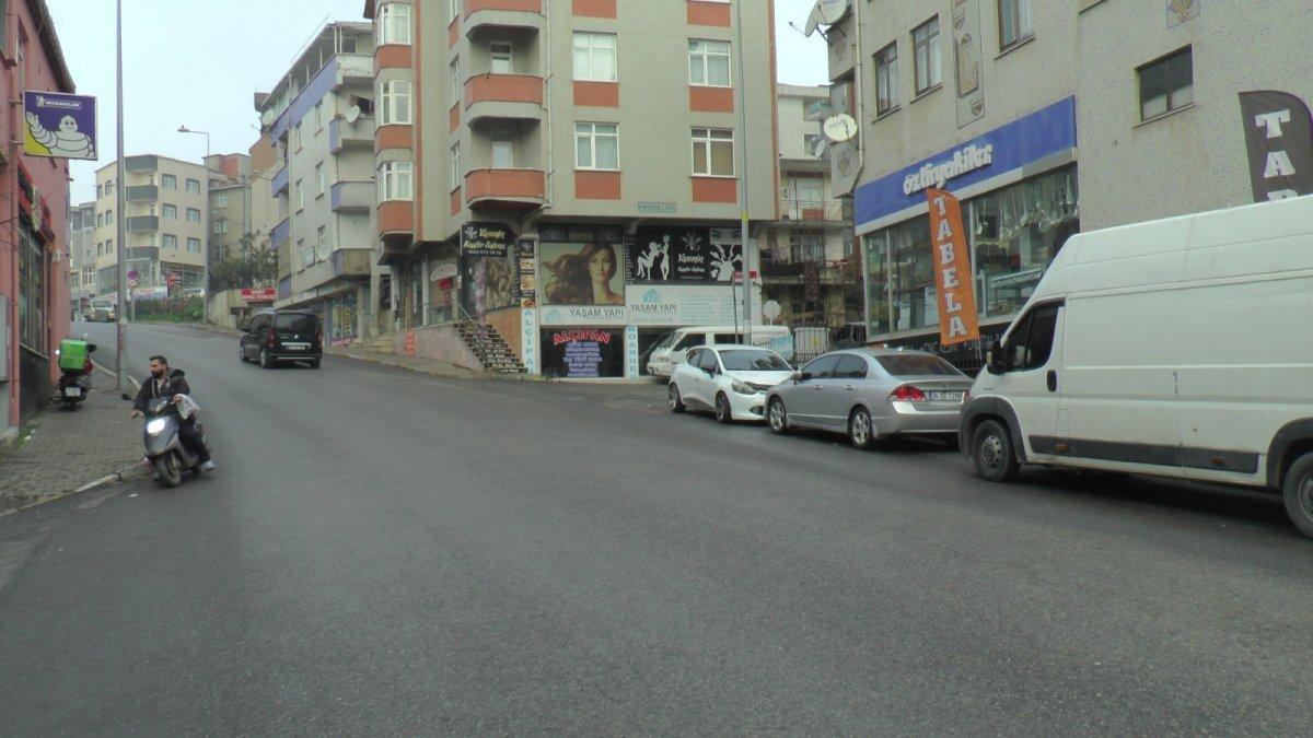 Ümraniye'de aşırı hız yapan sürücü 3 araca çarptı