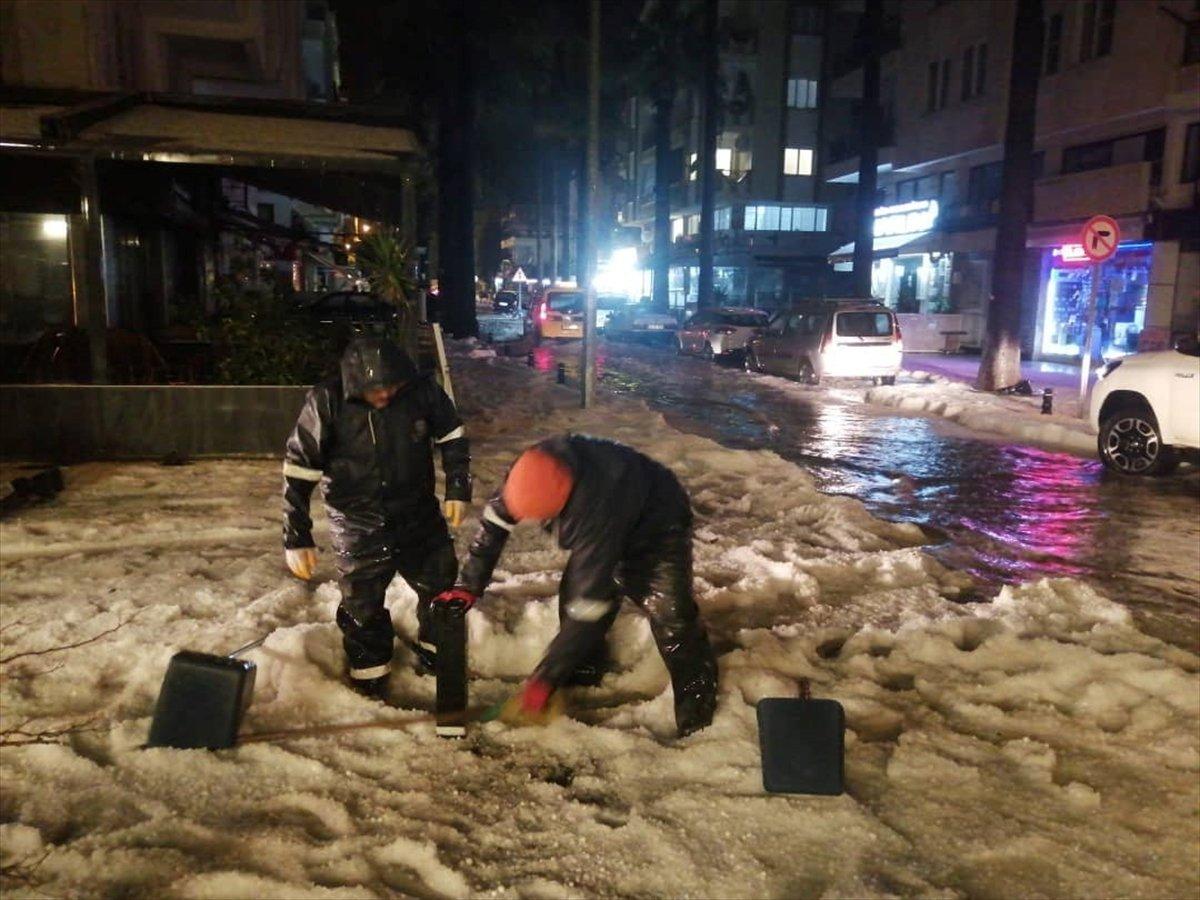 Marmaris'te dolu yağışı, tüm ilçede etkili oldu