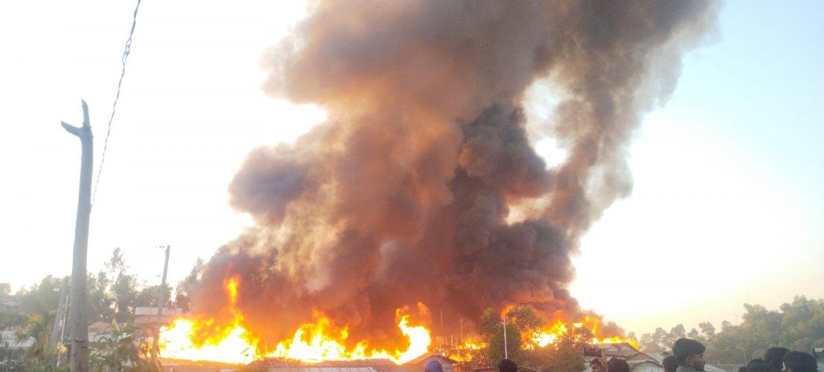 Bangladeş’te Arakanlı Müslümanların yaşadığı kampta yangın