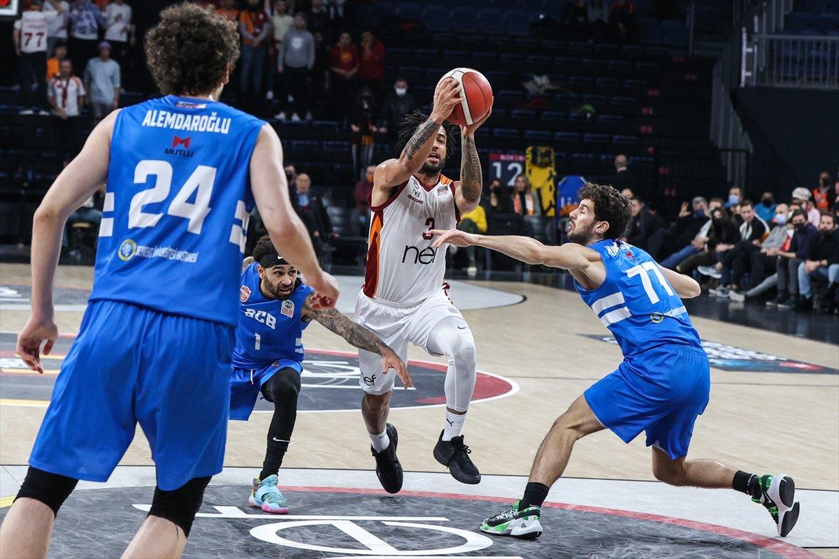 Galatasaray potada ikinci yarıya galibiyetle başladı