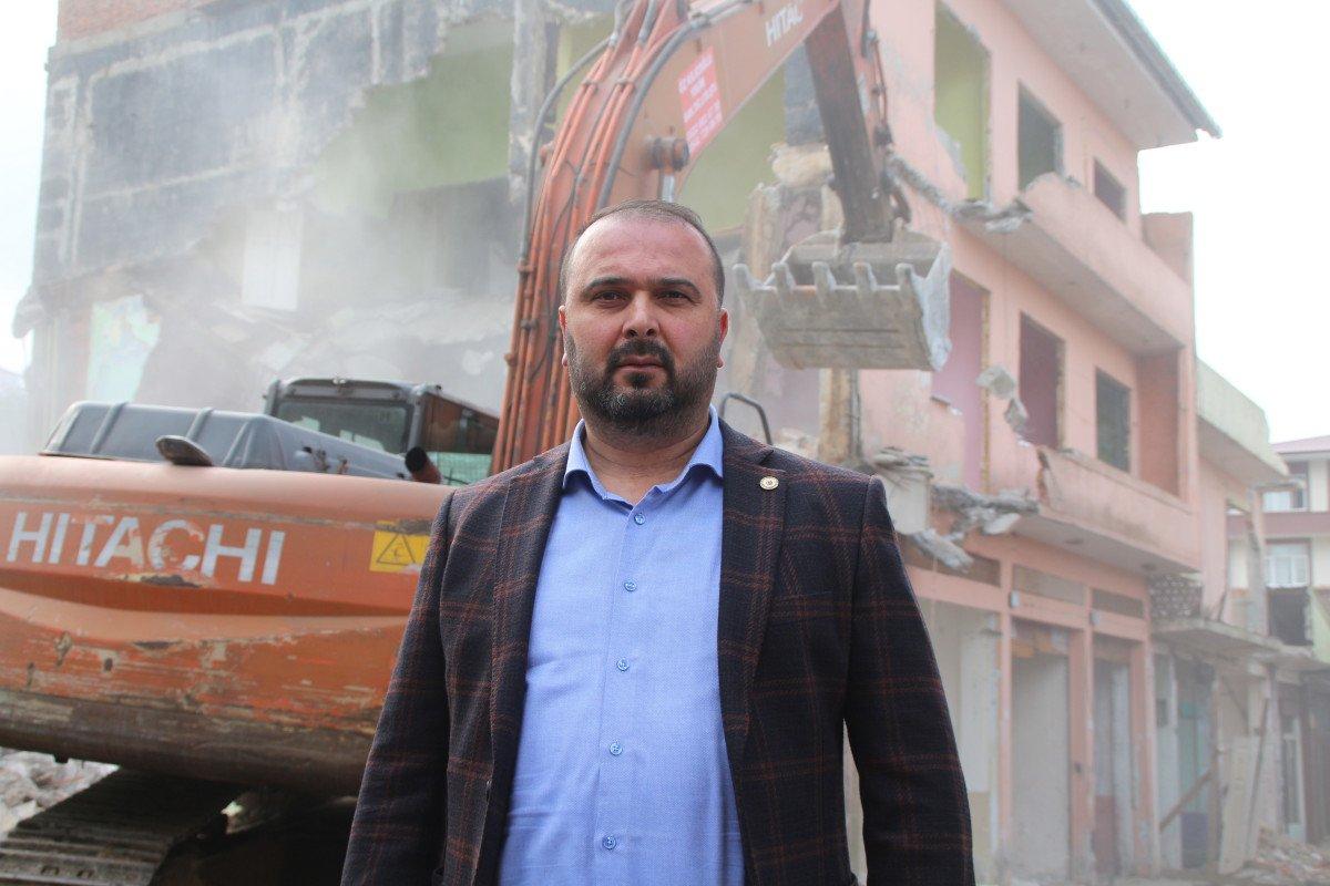 Rize’de, dere yatağındaki yapıların yıkımına başlandı