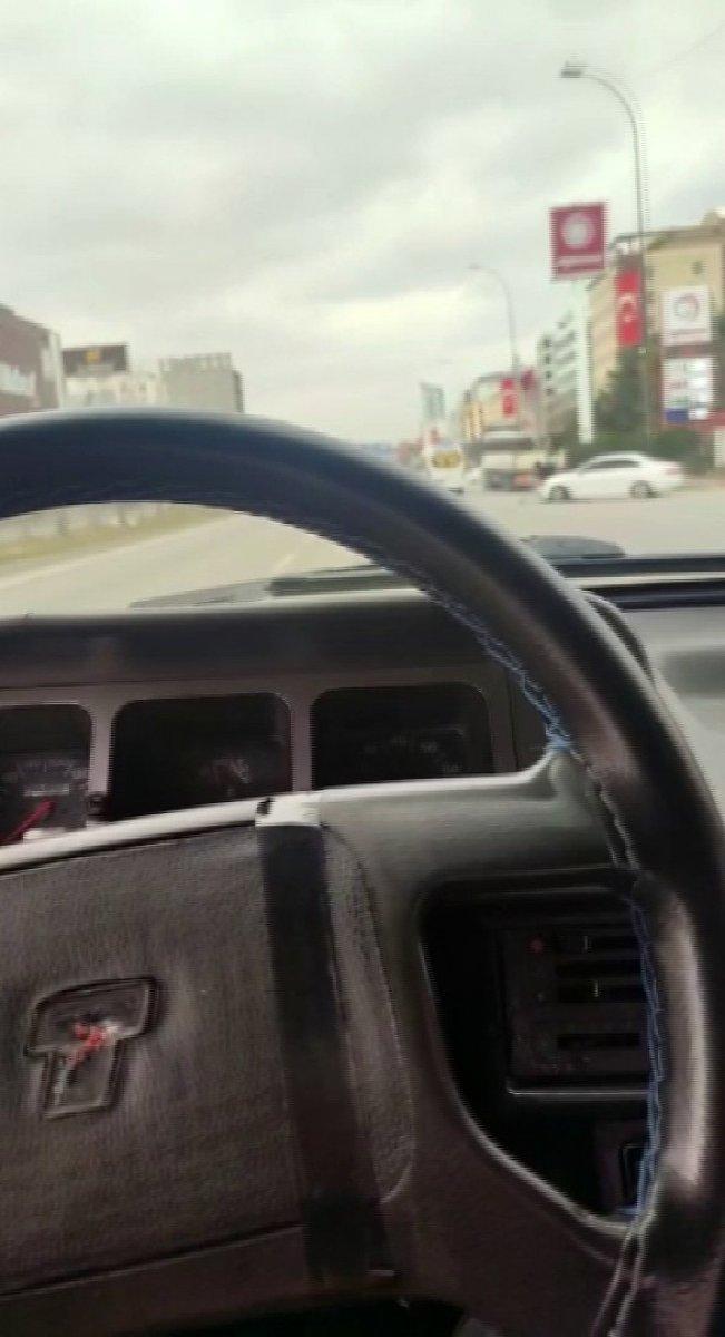 Gaziantep'te motosikletlinin havada taklalar attığı kaza kamerada