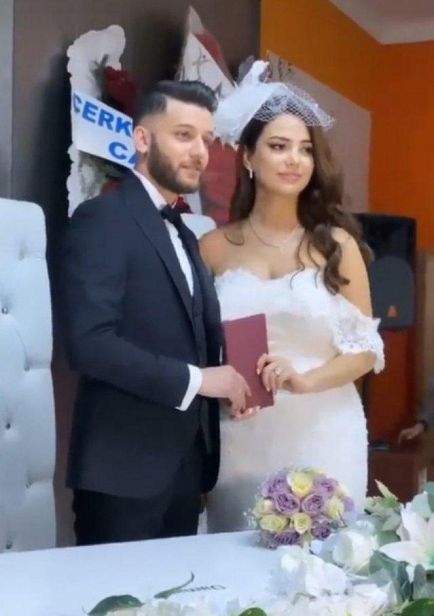 Hamile olduğunu açıklayan Ece Ronay evlendi