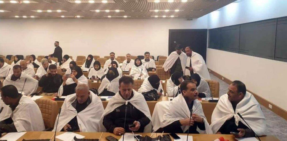 Irak'ta yeni meclisin ilk oturumunda kavga